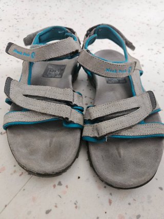 Sandalias Neak Peak ante gris y turquesa