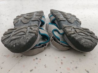 Sandalias Neak Peak ante gris y turquesa