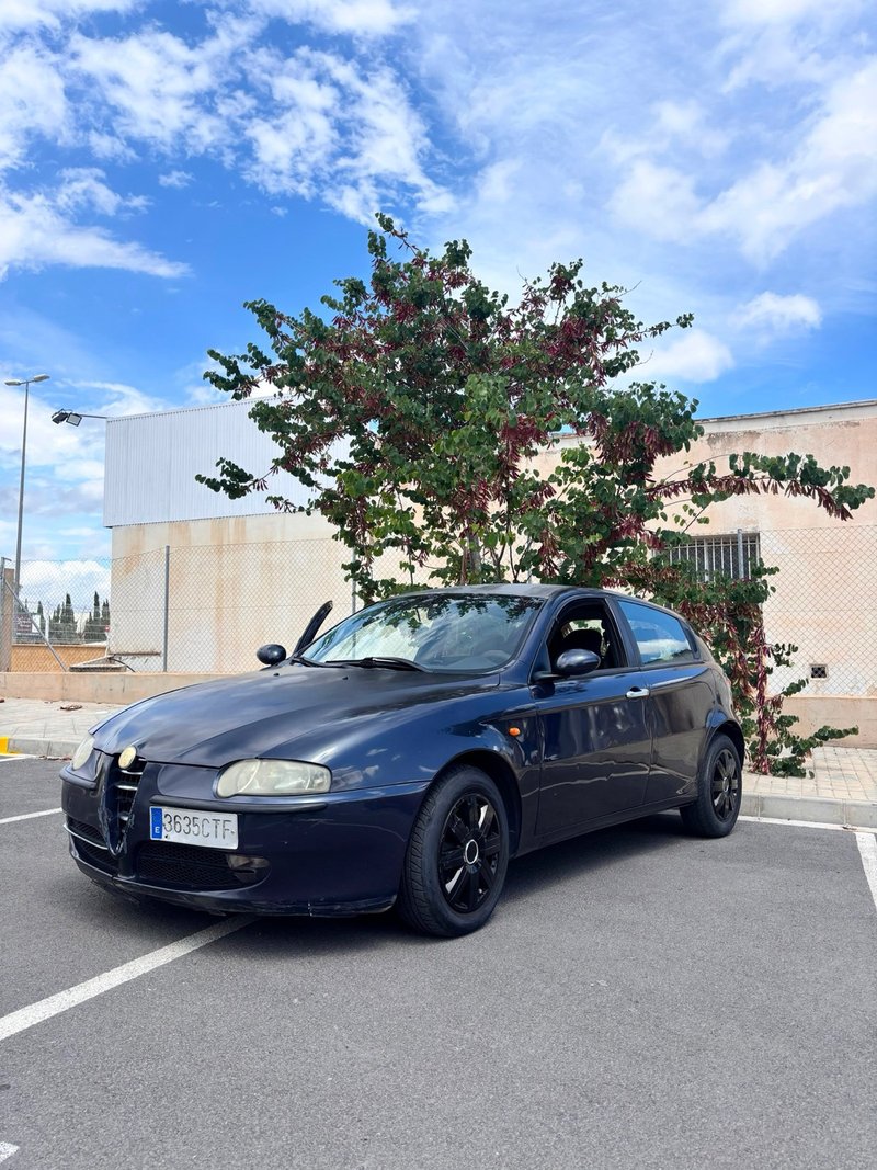 Alfa Romeo 147 2004 - foto 1