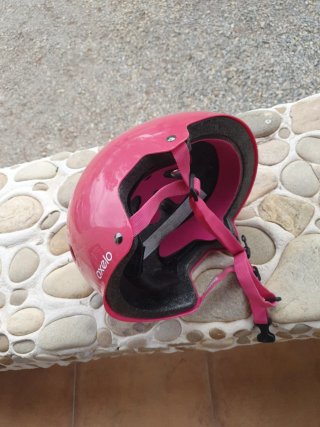 2 Cascos Infantiles y Patines Talla Niño
