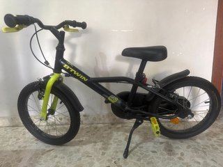 Bicicleta infantil Btwin negra y verde