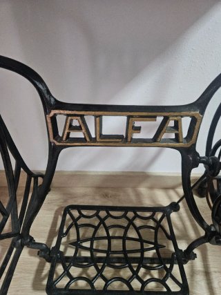 Máquina de coser Alfa