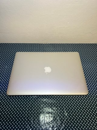 MacBook Pro 15” i7 / 16 GB RAM / 256 GB