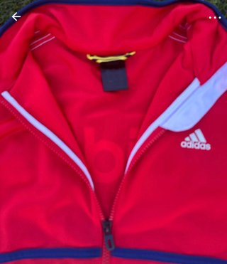 Chaqueta Adidas Roja, Azul y Blanca