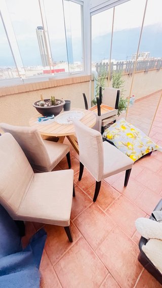 Mesa de comedor extensible y 6 sillas