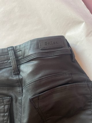 Pantalones efecto piel Salsa negros