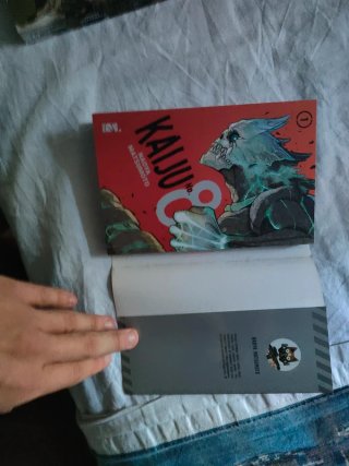 Lotto Kaiju No. 8 + Celebration Edition sigillata