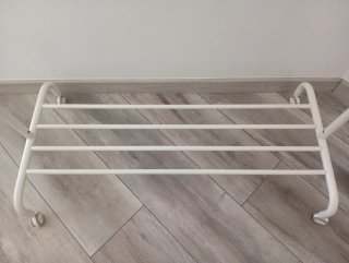 Perchero Metálico Blanco con Ruedas