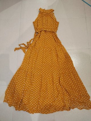 Vestido largo amarillo lunares cuello halter