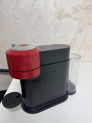 Cafetera Nespresso Vertuo Roja