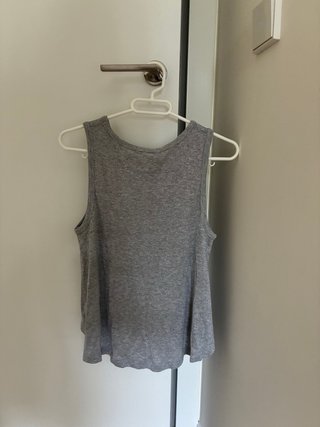 Camiseta de tirantes Bershka gris metalizado