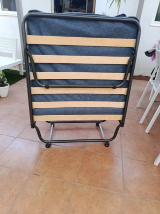 Cama plegable con colchón fino