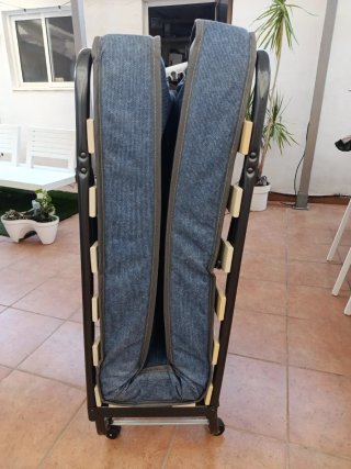 Cama plegable con colchón fino