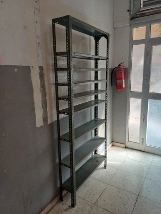 Estantería metálica