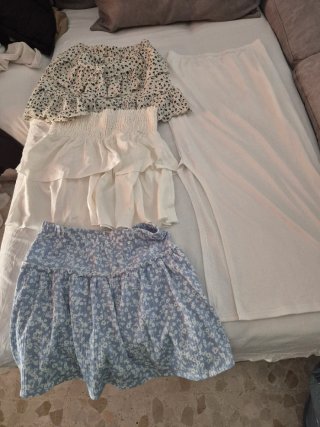 Lote 4 faldas estampadas y blancas