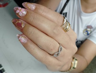 Uñas, manicura y pedicura