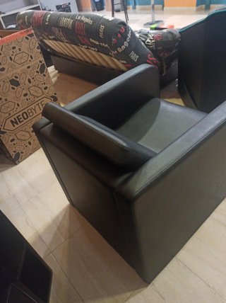 Sillón de peluquería negro,