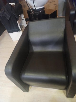 Sillón de peluquería negro,