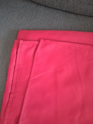 Cortina Roja con 12 Anillas