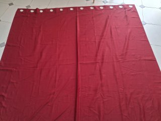 Cortina Roja con 12 Anillas