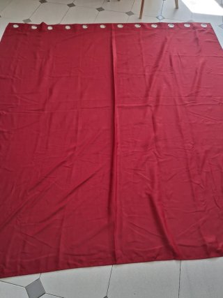 Cortina Roja con 12 Anillas
