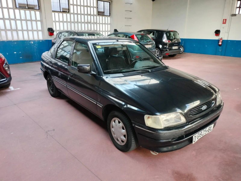 Ford Escort 1993 - foto 1