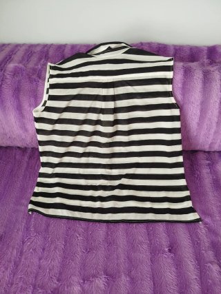 Blusa sin mangas rayas blanco y negro