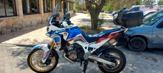 Blanca azul y roja