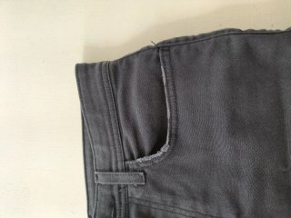 Bermudas grises