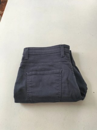 Bermudas grises