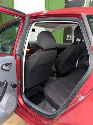 SEAT Ibiza 1.6 tdi inyectores nuevos 190.000 km