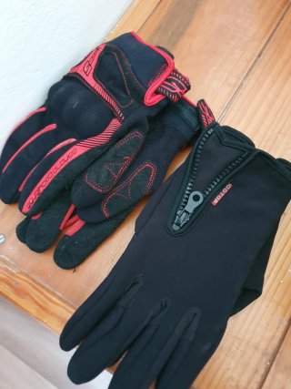Guantes de moto Sena negros y rojos