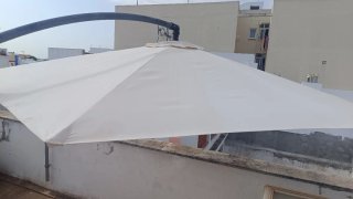 Sombrilla de jardín beige y gris