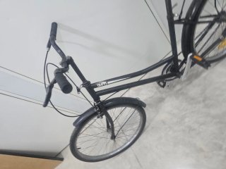 Bicicleta de paseo negra