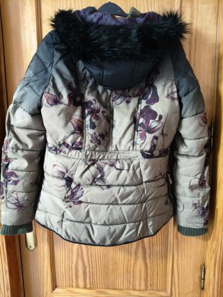 Abrigo Desigual floral verde y morado
