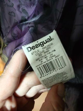 Abrigo Desigual floral verde y morado