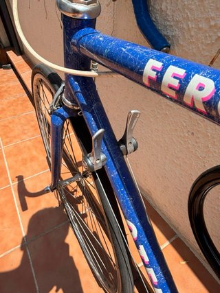 Bicicleta de carretera azul