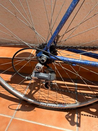 Bicicleta de carretera azul