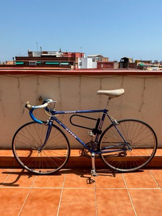 Bicicleta de carretera azul