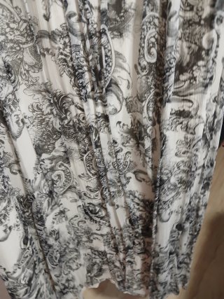 Vestido de fiesta estampado blanco y negro