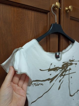 T-shirt bianca e bronzo 7 Shores Australia