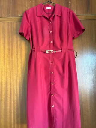 Vestido camisero rojo con cinturón