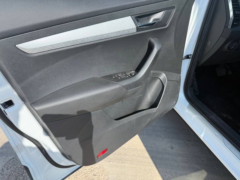 Škoda Karoq AMBITION 2.0 TDI DSG 4X4 Adblue 2023, foto 17