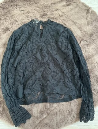 Blusa manga larga encaje negro talla única