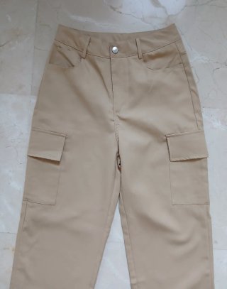 Pantalón cargo beige talla S