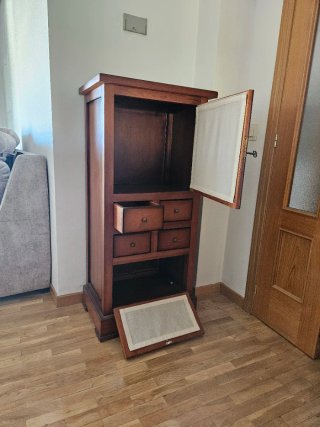 Mueble auxiliar/vitrina madera y cristal
