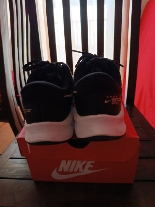 Zapatillas Nike Talla 40 Negras y Plateadas