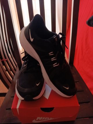 Zapatillas Nike Talla 40 Negras y Plateadas