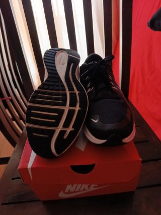 Zapatillas Nike Talla 40 Negras y Plateadas