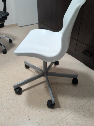 Silla de oficina Ikea blanca y gris